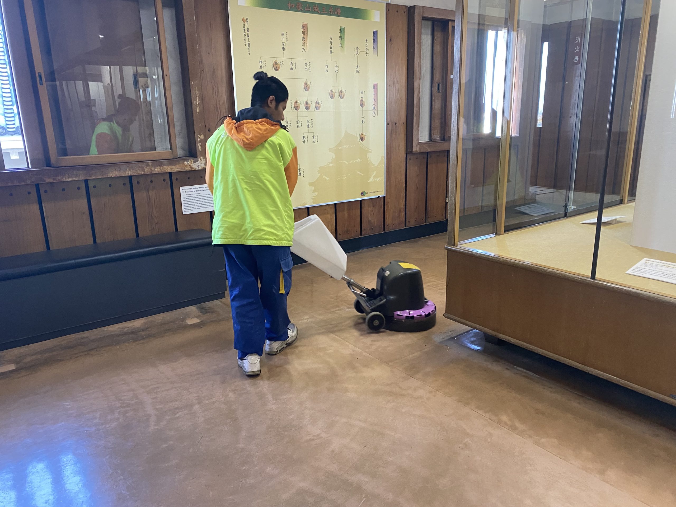 和歌山城天守閣の清掃 – 株式会社南北